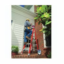 ESCABEAU FIBRE DE VERRE 4 PIEDS, 300 LBS - Louisville Ladder - Chaque
