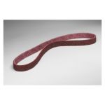 BANDE ABRASIVE DE TRAITEMENT DES SURFACES A FAIBLE ETIREMENT SCOTCH-BRITE(MC), MOYEN, 5,08Â XÂ 86,36Â CM (2Â XÂ 34Â PO)